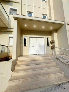 Varkiza Seaside and Views Retreat with Jacuzzi