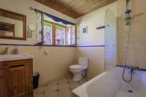 B&B / Chambres d'hotes Domaine du Roucou : Chambre Familiale