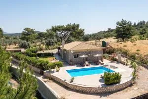 Villa in the Woods - Archipolis