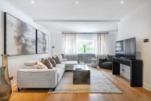 Rare 4beds Townhouse in Kensington with Patio