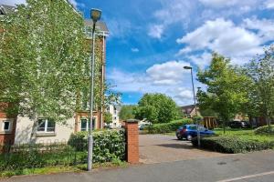 2 bedroom apartment in Stratford upon Avon with free onsite parking