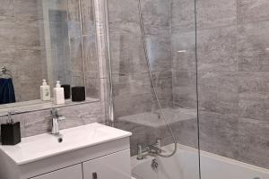 2 bedroom apartment in Stratford upon Avon with free onsite parking