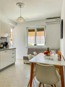 Galib 2 - newly renovated and top location near the sea and city center 