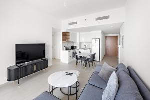 Modern Luxe 1BR - 8 Mins Burj Khalifa & Dubai Mall