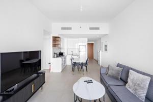 Modern Luxe 1BR - 8 Mins Burj Khalifa & Dubai Mall