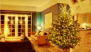 STUNNING LODGE MINUTES FROM THE SEA AND GOLF COURSE