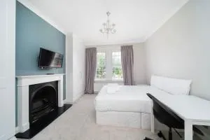 Charming 2BR House on Avenue Road - Winchmore Hill