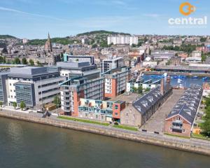 City Quay by CENTRAL SERVICED APARTMENTS - 2 Bedroom - City Quay Views - Walkthe City Centre - Smart TVs inRooms - We are your Short Term Stay Specialists in Dundee - Get in touch to book your stay - CENTRAL SHORT LETS Dundee