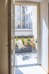 Prague Days - Two-bedroom Apartment with Workspace and Balcony in Old Town