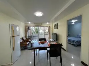 Phuket Town Condo 2 Bedroom with Balcony-Cats Friendly - Ban Bo Rae