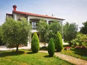 Garden Apartment Maria - Flengi