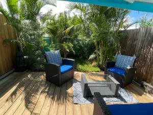 Duplex TIFANJAN avec jardin fleuri près de la mer - Grand Fond