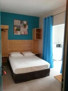 L'ANNEXE 66 , Saint Denis Centre Ville , à 200 m de la Rue Piétonne , du Petit Marché et du Leader Price , sur une rue calme, PARKING GRATUIT sur la rue - 圣丹尼斯