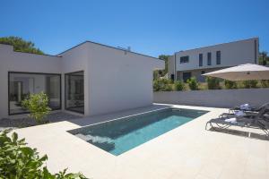 Villa Nauta - beautiful ground floor villa for 4 people with playground & sauna Pula