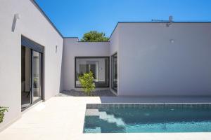 Villa Nauta - beautiful ground floor villa for 4 people with playground & sauna Pula