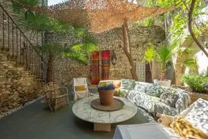 Le Petit Palais Hors Du Temps - Comps