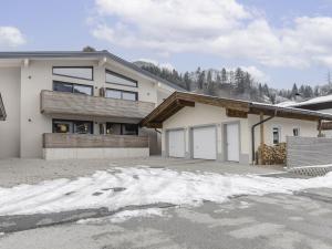 Apartment Das Georgen- Großglockner-Kitzsteinhorn by Interhome