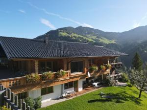 Apartment Panorama Chalet Tirol by Interhome