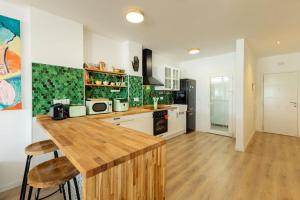 Gines Suite by Valcambre