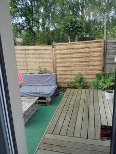 Studio chaleureux sans-visà-vis