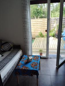 Studio chaleureux sans-visà-vis