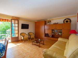 Apartment Les Pins by Interhome