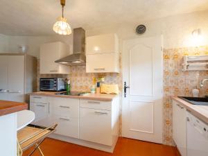 Apartment Les Pins by Interhome