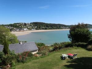 Maisons de vacances Holiday Home Meeresblick by Interhome : photos des chambres