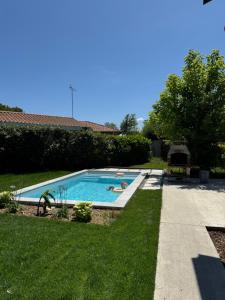 Maisons de vacances Le Lodge de l'ocean - Maison familiale en bois neuve - Piscine chauffee : Maison 3 Chambres
