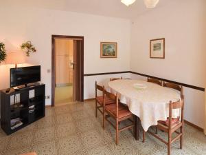 Apartment Villa Laura-3 by Interhome