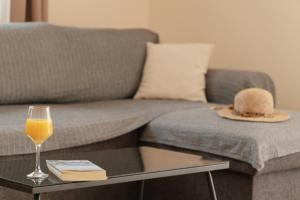 Agathas spacious modern apt-1