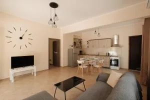 Agatha's spacious modern apt-1 - Perítheia