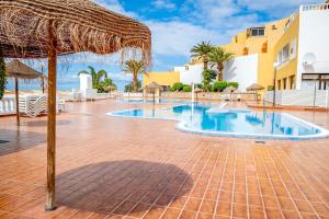 Trendy apartment with a heated pool and near Aqualand, 1A