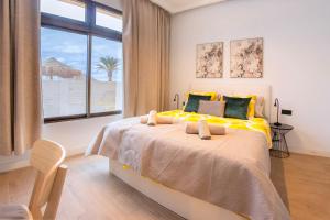 Trendy apartment with a heated pool and near Aqualand, 1A