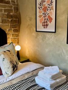 Spacious and Cosy 2 Bedroom Home in Bradford Sleeps 4 by PureStay - 14 nights min!