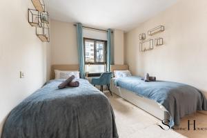 Perfect Location 3 Bedrooms 2 bath, Parking, Pool