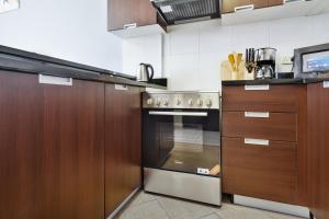 Modern Studio Sports City Pool & City Views