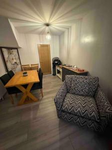 Quaint cottage close to Marina