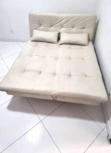 Quarto e sala a uma quadra da praia Copacabana posto 02