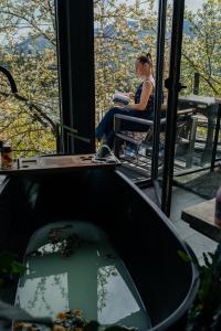 Казковий дім та Garden два будиночки в горах з чаном-джакузі