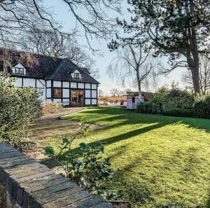 Cottage-outdoor bar-fire pit-PETS NEC - 汉普顿茵雅顿