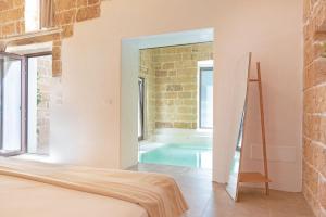 King Suite with Pool View