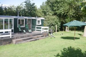 Hoeve Zorglust, salonwagen voor 2 personen met extra slaapkamerhuisje voor 2 - 3 kinderen