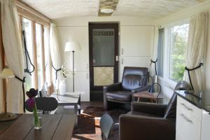 Hoeve Zorglust, salonwagen voor 2 personen met extra slaapkamerhuisje voor 2 - 3 kinderen