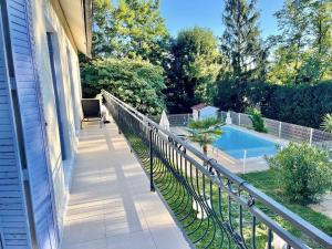 Chambre dans villa avec SDB WC et piscine privée