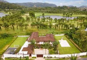 18 - Serene Golf Escape - 卡图