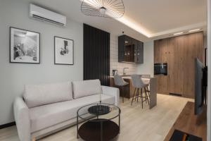 Grzybowska Deluxe Apartment #62 by BookingHost - Hotel 4 stelle a Varsavia