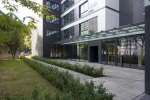 Grzybowska Deluxe Apartment #62 by BookingHost