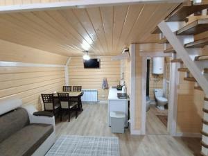 В Обіймах Гір