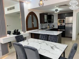 New Luxury 2 BD Marina Hawana Suite Sea View, Salalah
